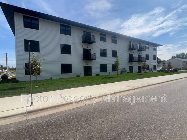 Primary Photo - 1300 Warren St