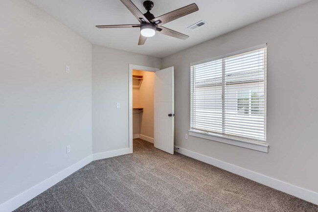 Building Photo - 8541 W 37th St N