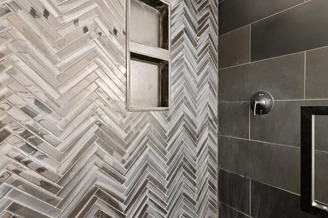 Building Photo - 344 City View Dr