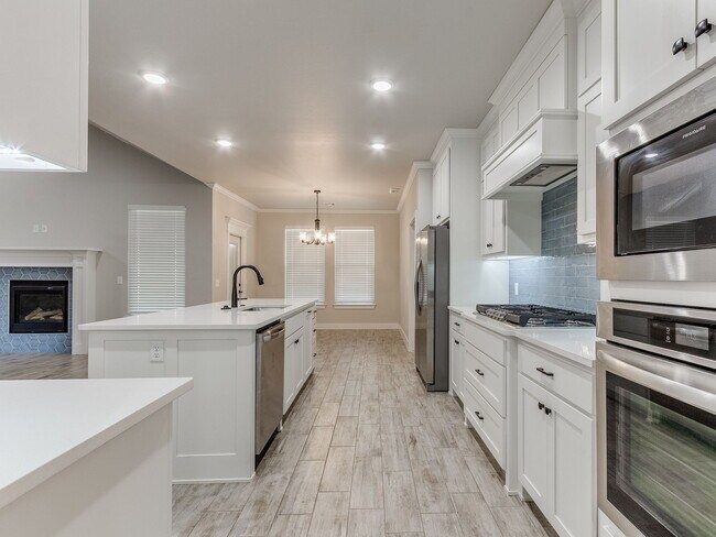 Building Photo - 3201 Hayven Cir