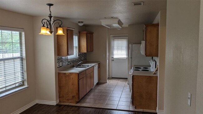 Building Photo - 114 Sendero Dr