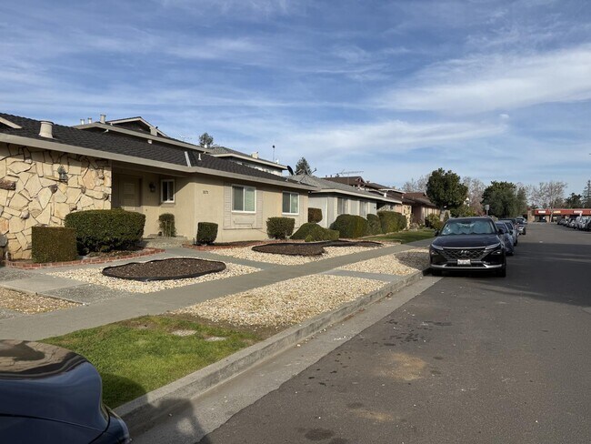 Building Photo - 3173 Neal Ave