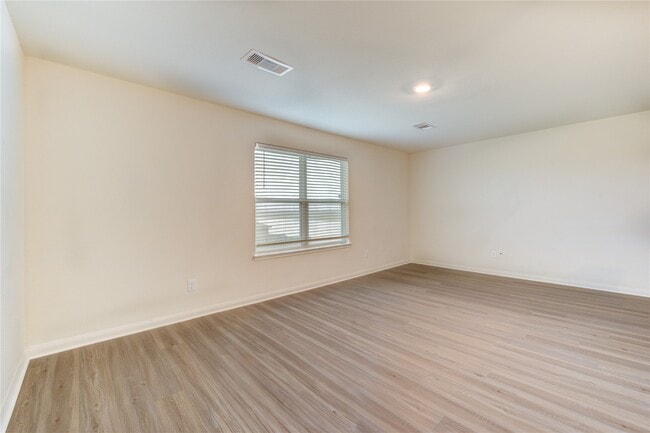 Building Photo - 3001 Iron Woods Dr