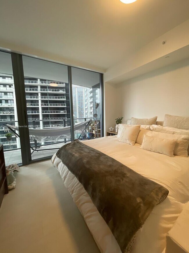 Building Photo - 1000 Brickell Plaza