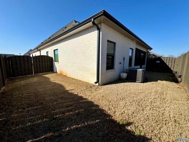 Building Photo - 414 Raleigh Elm Dr