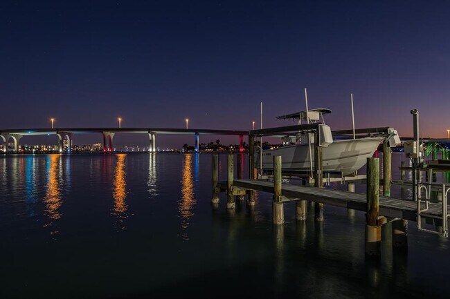 Building Photo - 590 Belle Point Dr