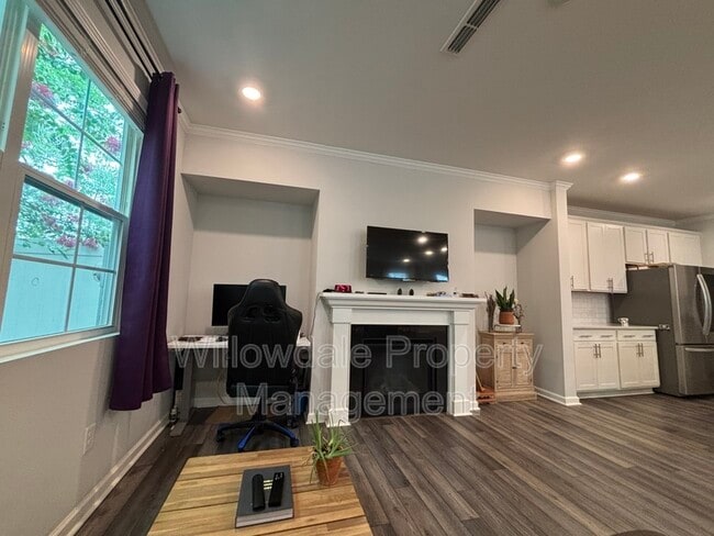 Building Photo - 203 Gremar Dr.