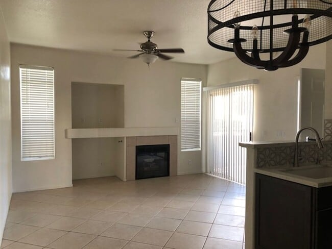 Building Photo - Green Valley Ranch Condo