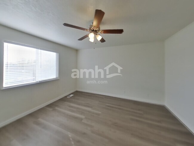 Building Photo - 495 E Whitbeck St