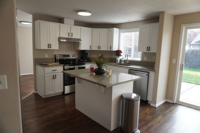 Building Photo - 16409 NE 31st St