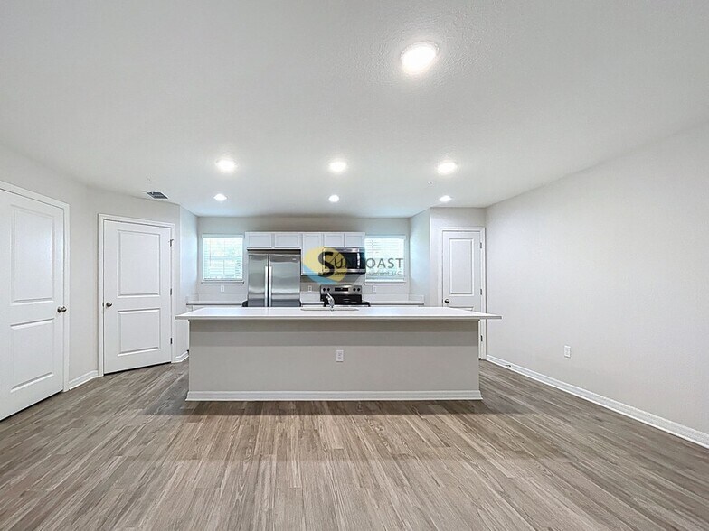 Building Photo - 3821 SW 43rd Ct