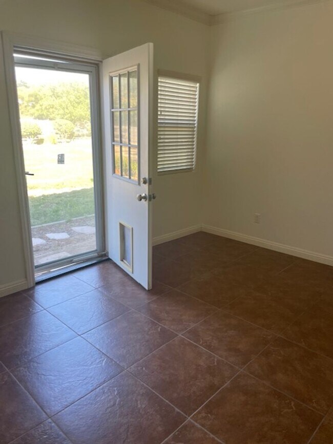 Building Photo - Wine Country awaits