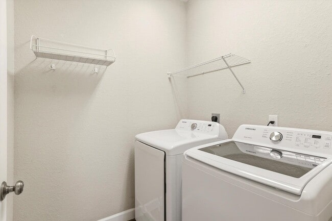 Building Photo - 3253 Stanhope Dr