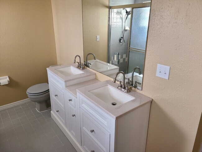 Building Photo - 60 Welling Ln