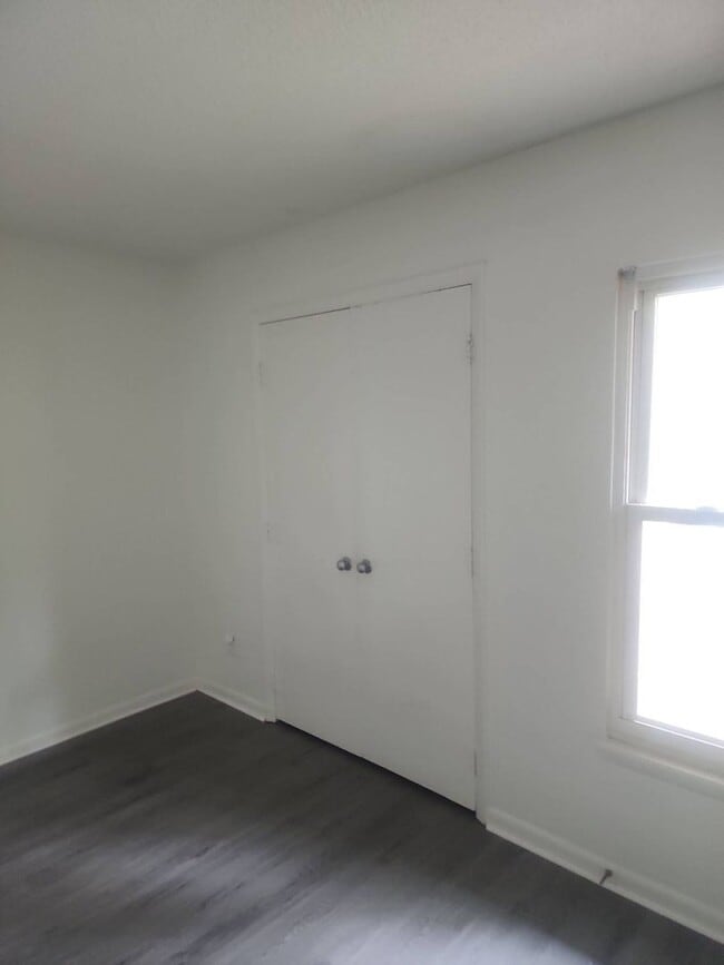 Building Photo - 2 Bedroom 2 Bathroom Duplex