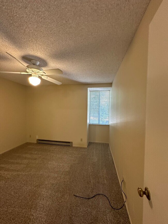 Building Photo - 2 bedroom, 1 bath condo in Mountain View
