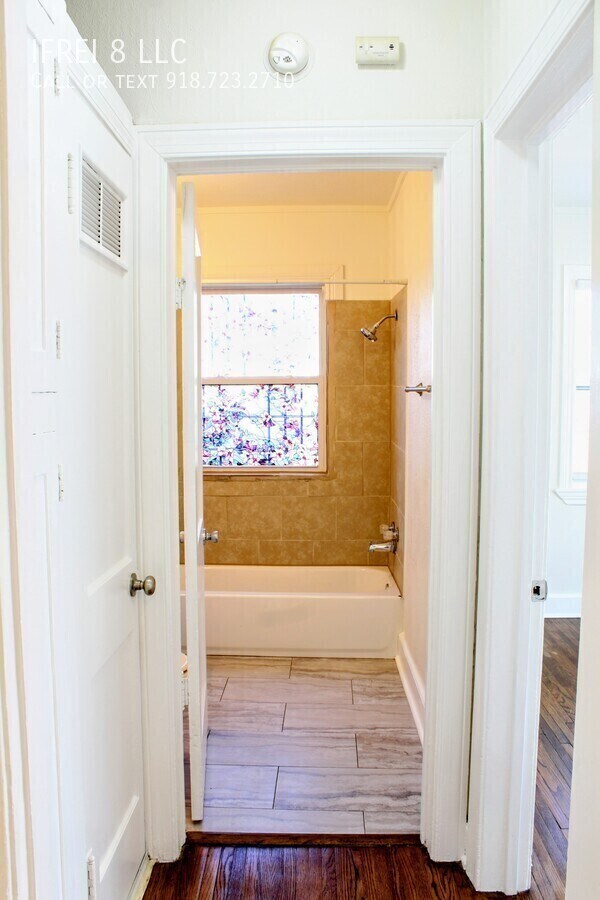 Building Photo - 2865 E Admiral Pl