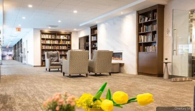 Building Photo - One Bay Club Dr