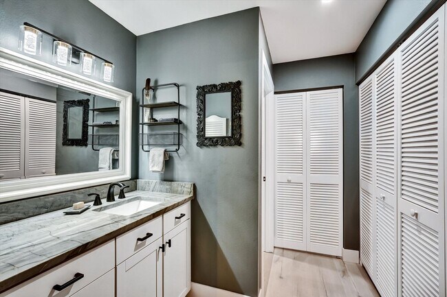 Building Photo - 107 Pinehurst Dr