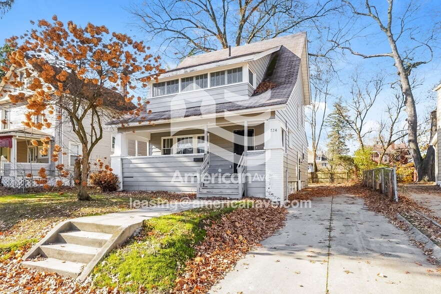 Primary Photo - 724 Carlysle St