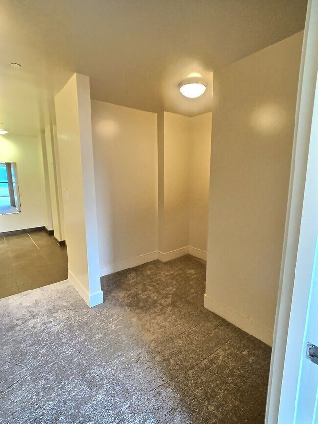 Building Photo - Fantastic 2 Bedroom/2 Bathroom Condo For R...