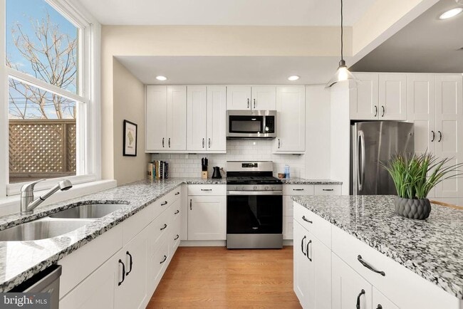 Building Photo - 407 Delafield Pl NW