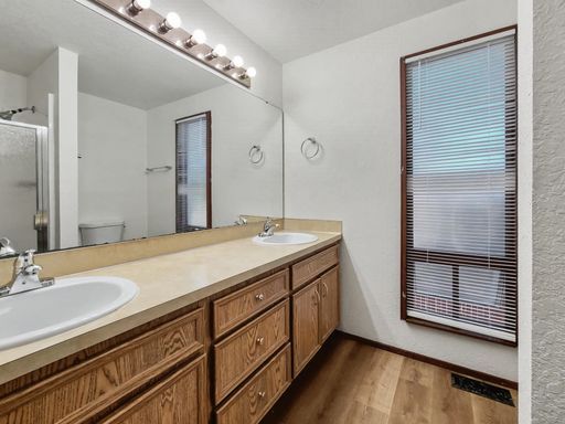 Building Photo - AVAILABLE NOW! Charming Kirkland Residence with Wood-Burning Fireplaces and Balcony