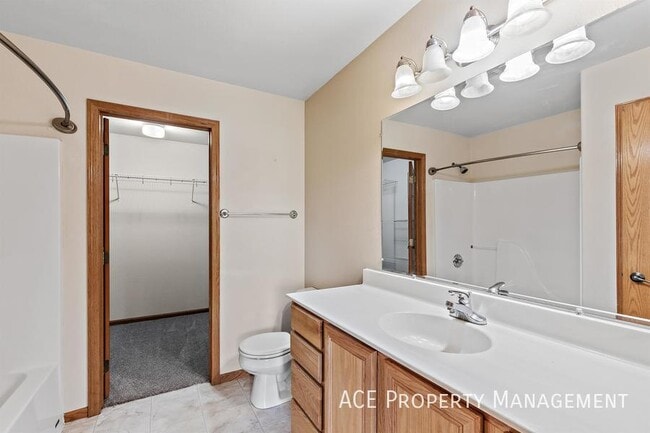 Building Photo - 251 Grandeur Ln