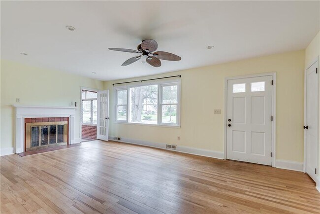 Building Photo - 1287 Eastland Rd SE