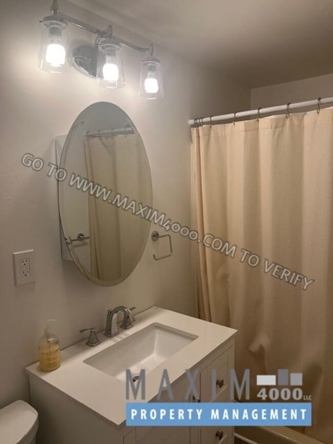 Building Photo - 323 N Mulberry St