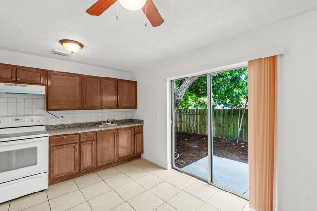 Building Photo - 4790 Gulfstream Rd