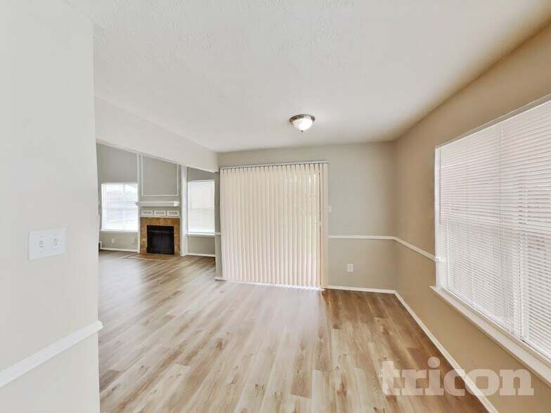 Building Photo - 8522 Lake Crystal Dr