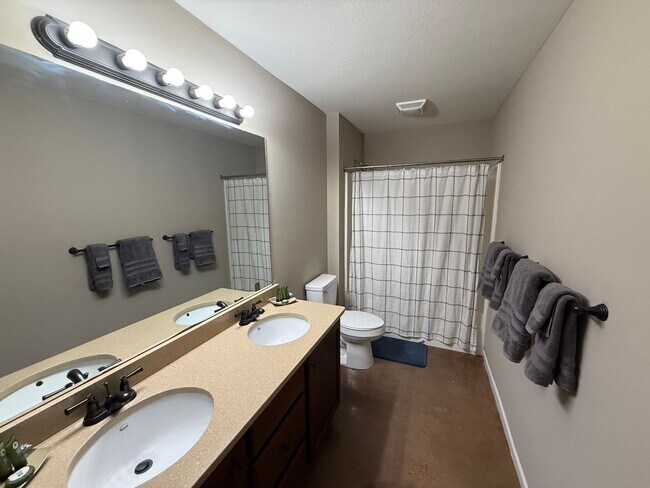 Building Photo - Nowells Subdivision Town Homes - Fully Furnished and Utilities Included