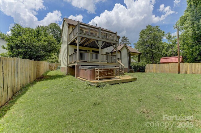 Building Photo - 448 N Summit Ave