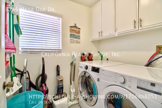 Building Photo - 8744 Mesa Oak Dr
