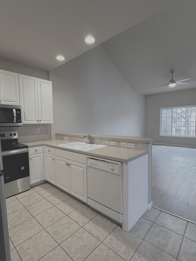 Building Photo - 408 Strasburg Dr