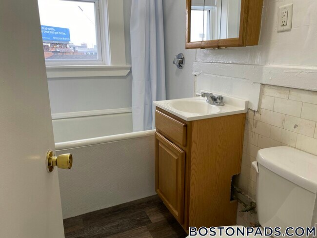 Building Photo - 1175 Boylston St