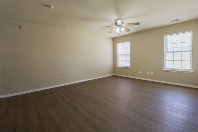 Building Photo - Emerson Elementary Zoned - 3 bedroom / 2 b...