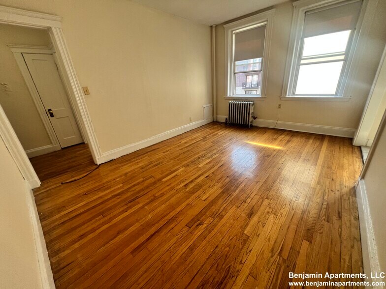 Building Photo - 120 Washington St