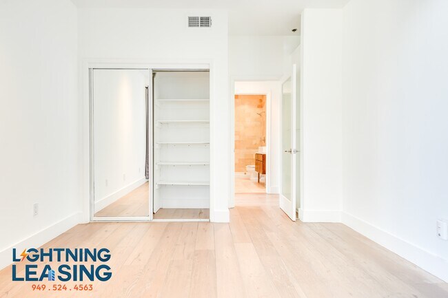 Building Photo - 8811-8812 Burton Way