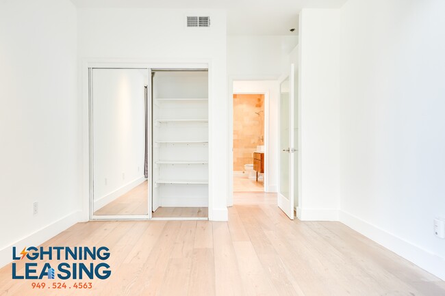 Building Photo - 8811-8815 Burton Way