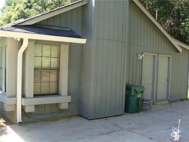 Building Photo - 2331 Newgate Dr