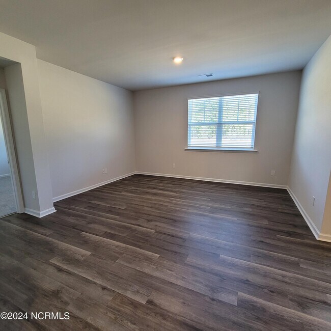 Building Photo - 7136 Foxhollow Ln