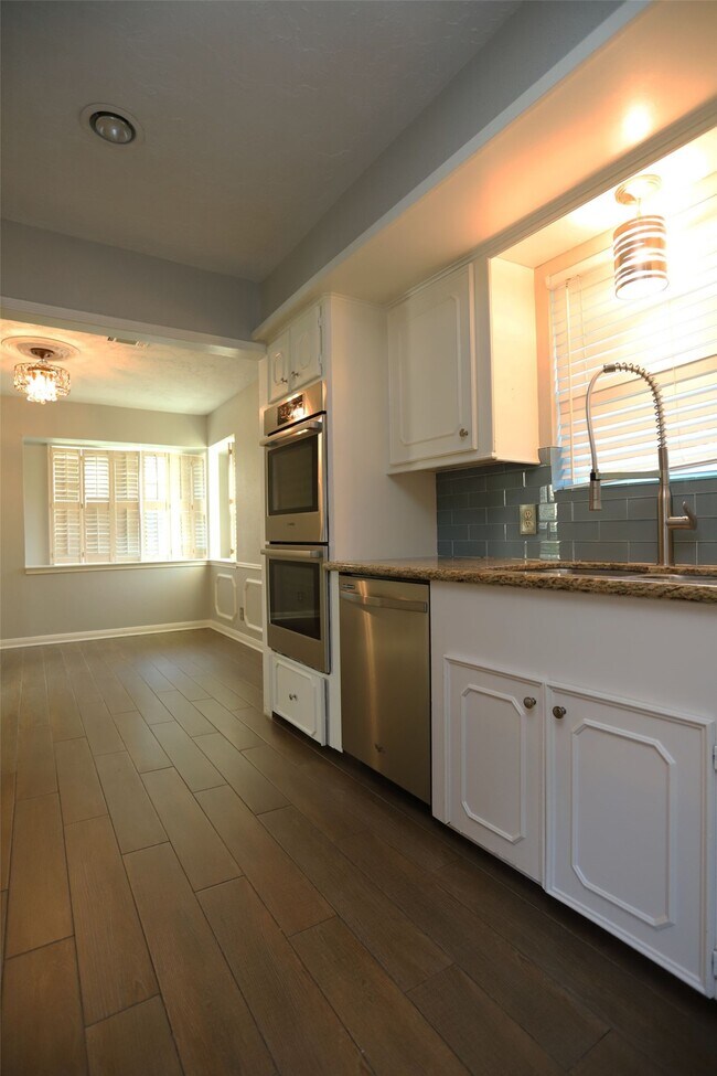 Building Photo - 12870 Westella Dr