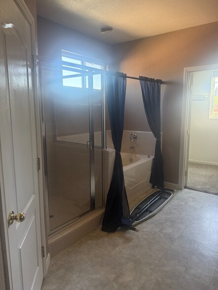 master bath - 958 Ryan Ave