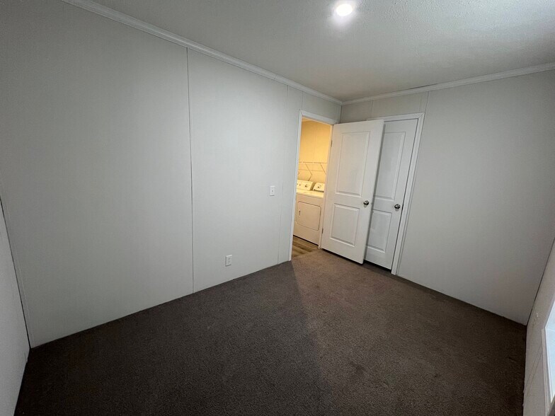 Building Photo - 15962 Villaire Ave