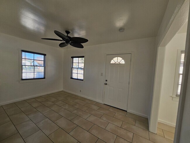 Building Photo - 1+ 1 Bed 1 Bath Cottage in San Jacinto $1425.00
