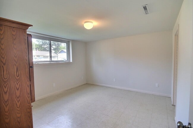 Building Photo - 1627 Shannon Dr