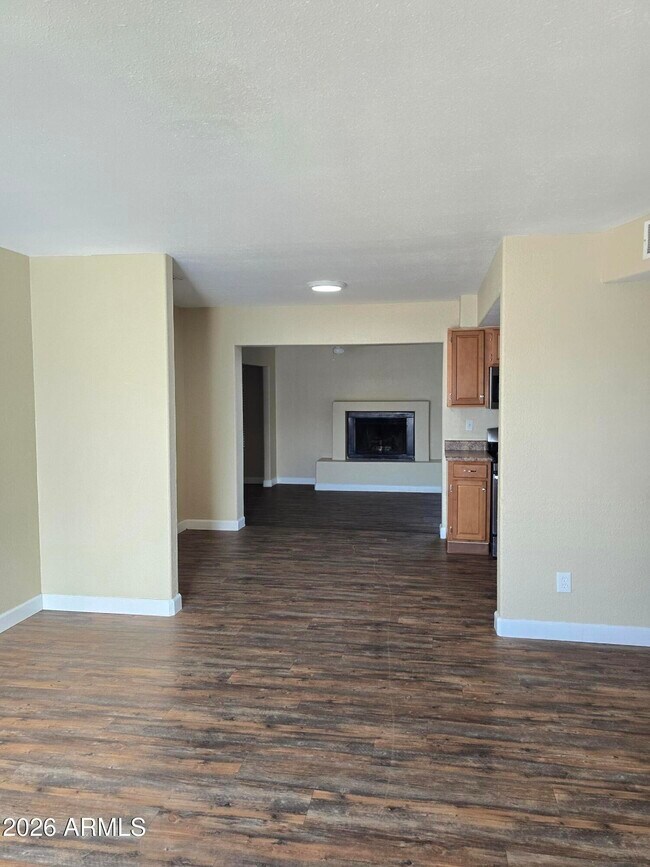 Building Photo - 9002 W Roma Ave