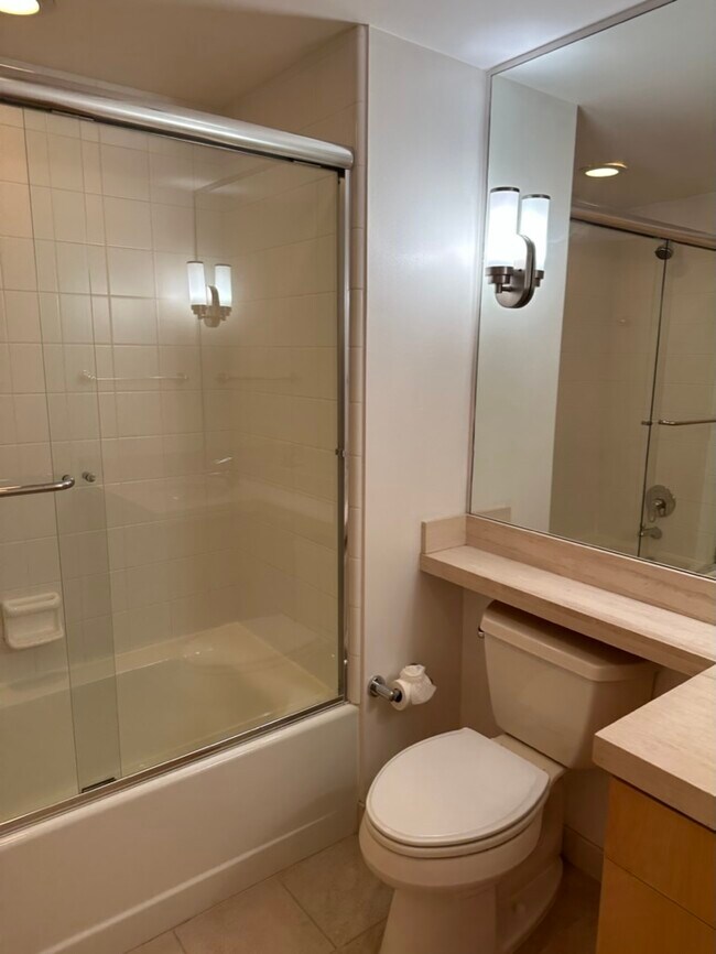 Building Photo - 650 Turk St